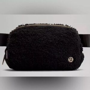 NWT Lululemon Everywhere Fleece Belt Bag Black and Gold